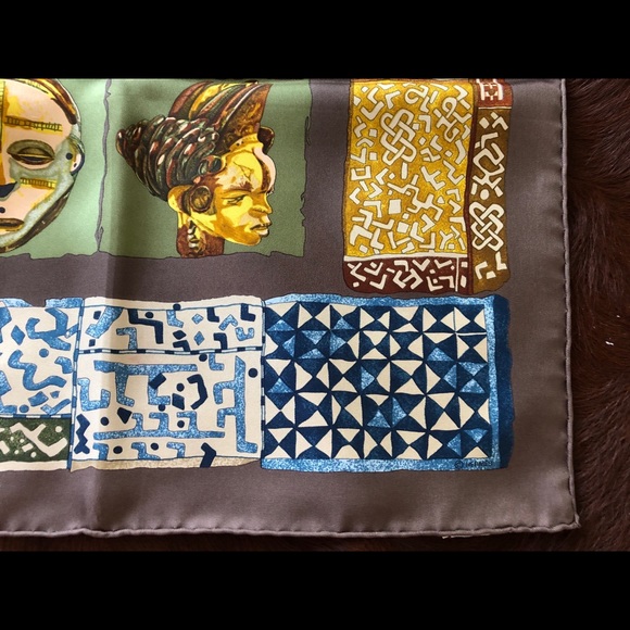 Hermès "PERSONA” silk twill scarf - Picture 3 of 6